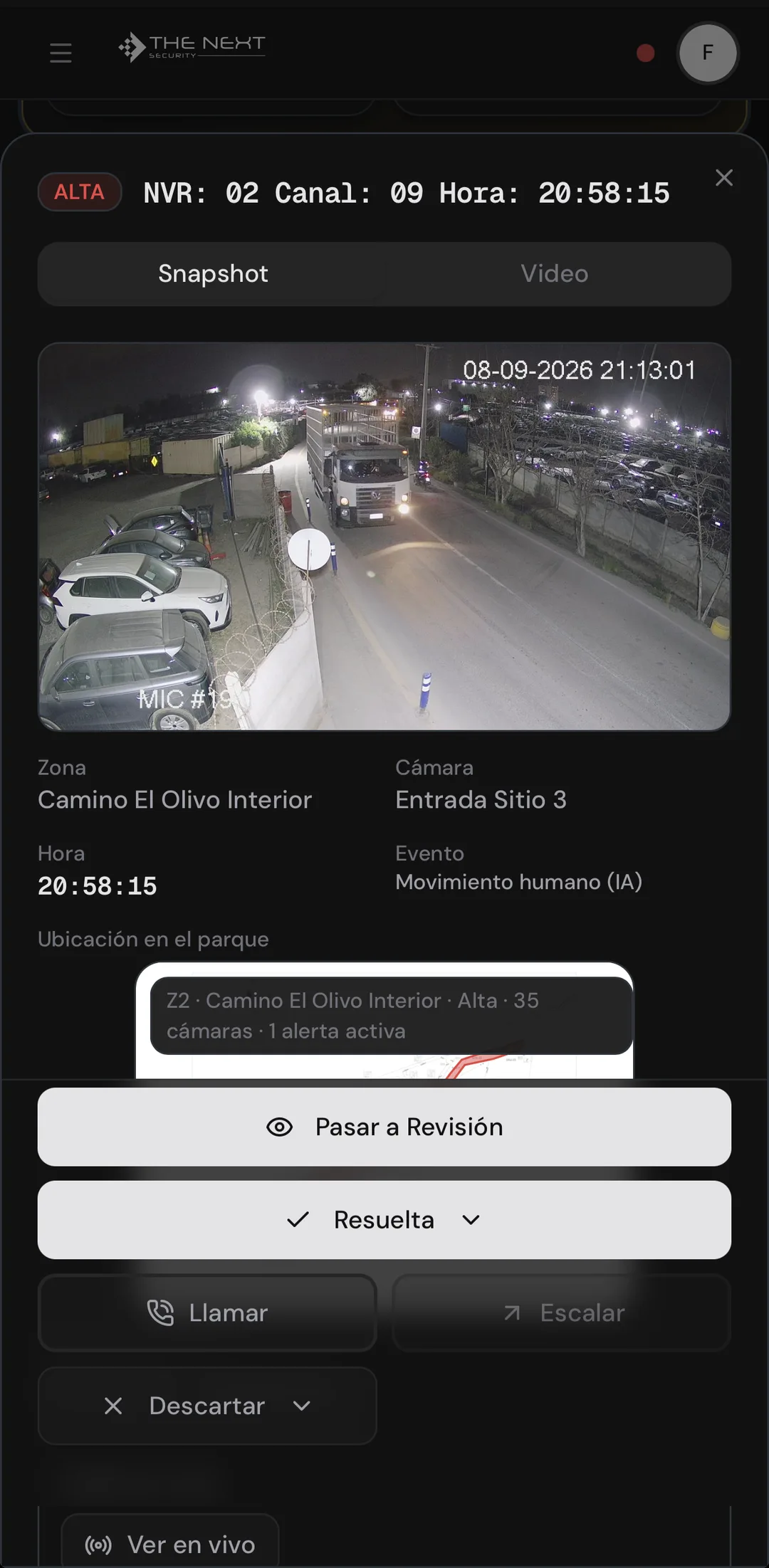 Alerta de gravedad alta por movimiento humano, con la foto de la cámara, la zona, la hora y su ubicación en el plano.