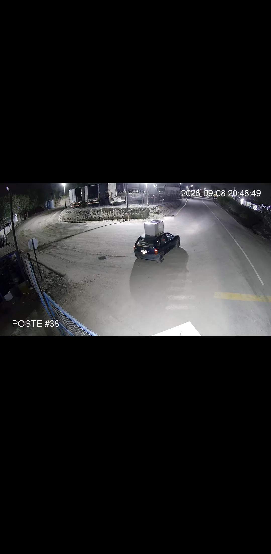 Video de la cámara reproduciéndose en el celular, con fecha y hora.